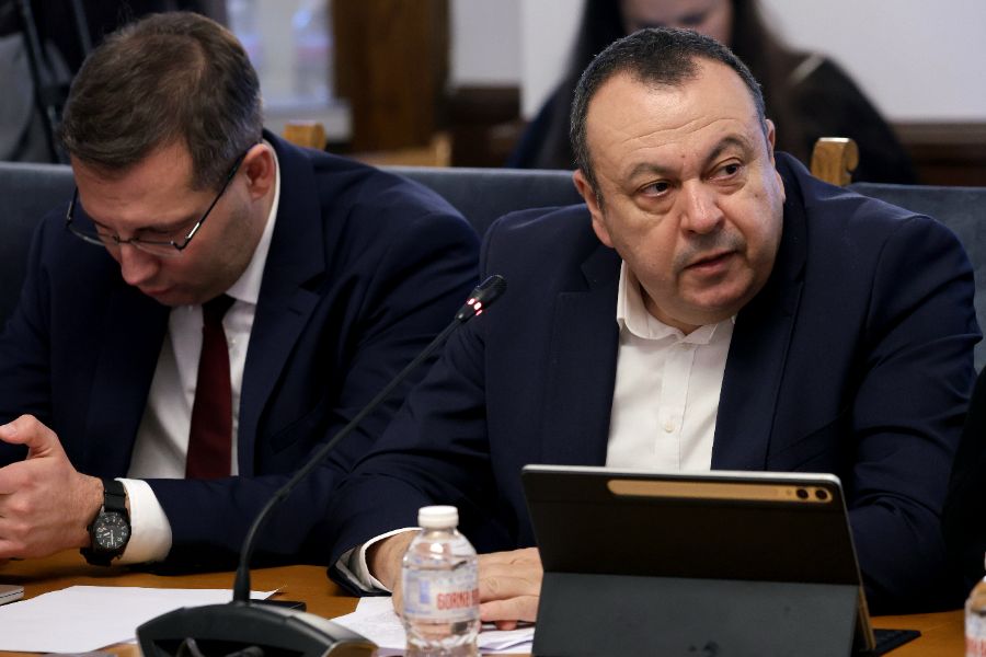 <p>Парламентарната правна комисия одобри на първо четене законопроекта на ГЕРБ-СДС за закриване на Комисията за противодействие на корупцията (КПК).</p>