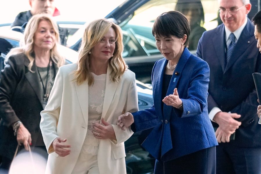 <p>Италианският премиер Джорджа Мелони, която е на посещение в Токио, беше изненадана с тържество за рождения си ден от своята японска колежка Санае Такаичи.</p>