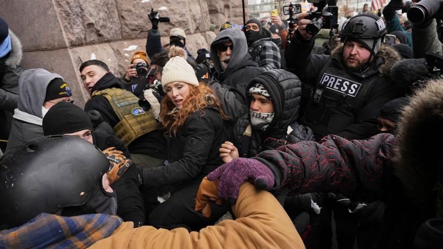 Сблъсъци между протестиращите групи в Минеаполис