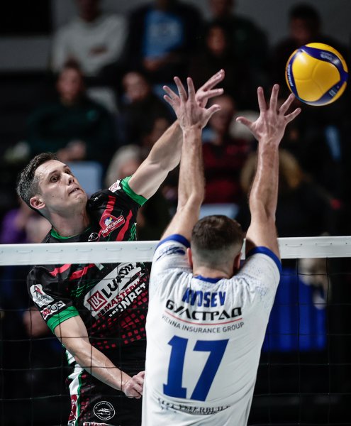 Нефтохимик победи Пирин и грабна efbet Купа на България1