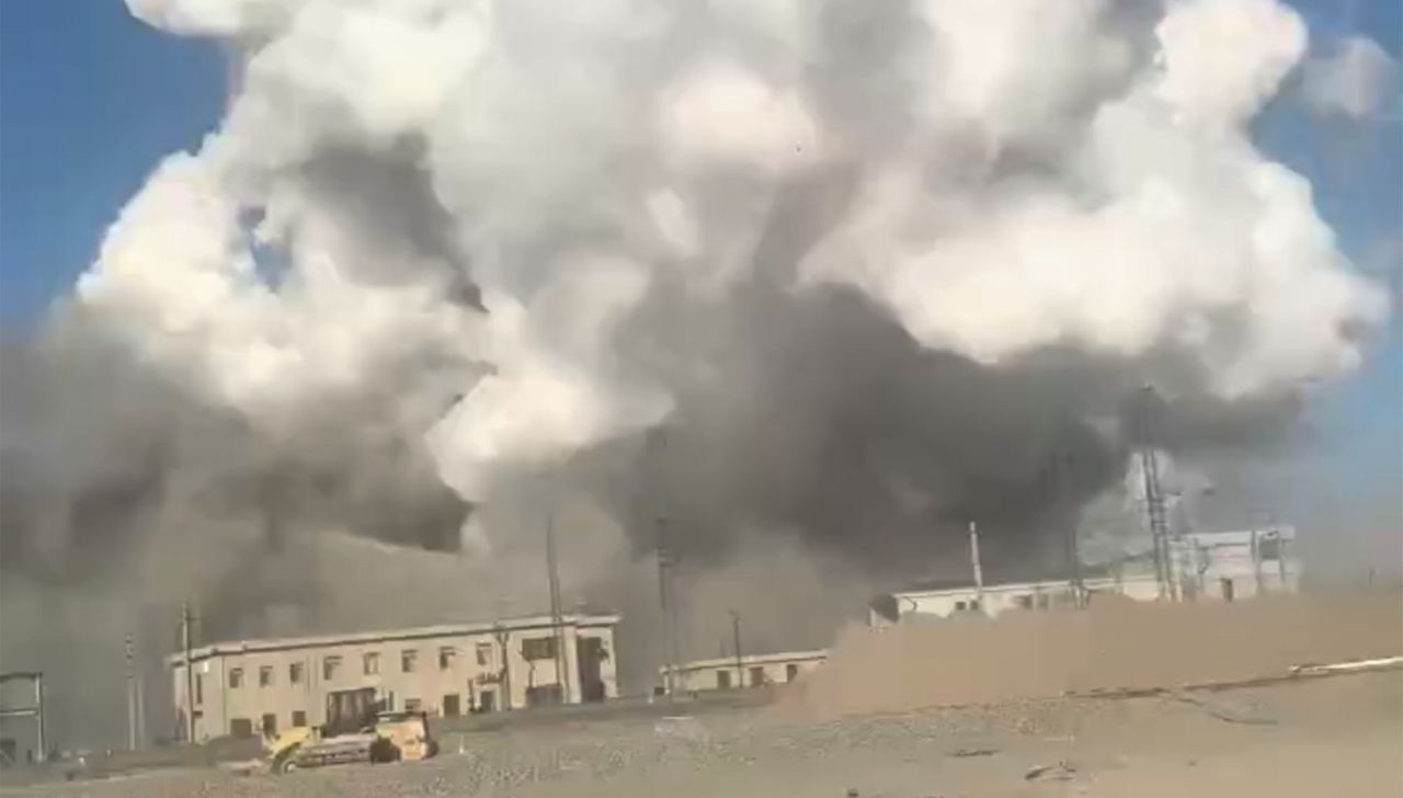 Двама загинали и 66 ранени при експлозия в завод за стомана в Северен Китай