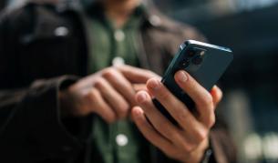 Накратко: Подслушва ли ни телефонът или алгоритмите ни познават твърде добре?