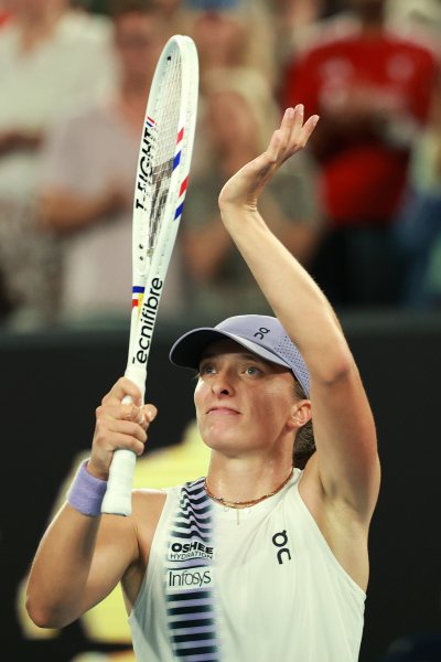 Юан Юе Ига Швьонтек1