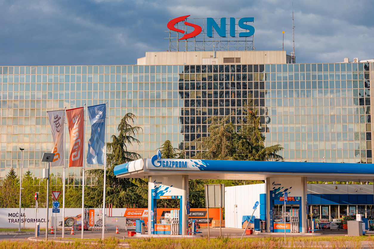 Унгария купува от Русия рафинерията на Сърбия