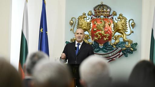 Светът реагира за оставката на Румен Радев