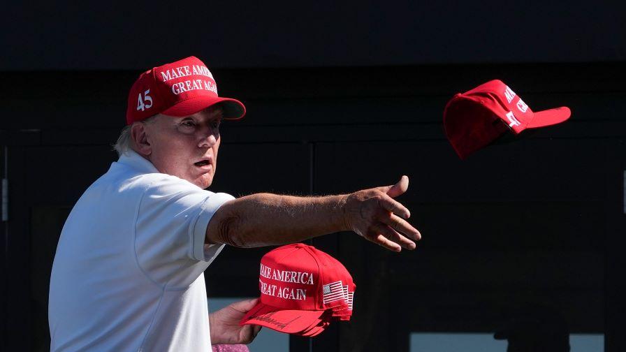 Датчани протестираха с бейзболни шапки, пародиращи Тръмп (ВИДЕО)