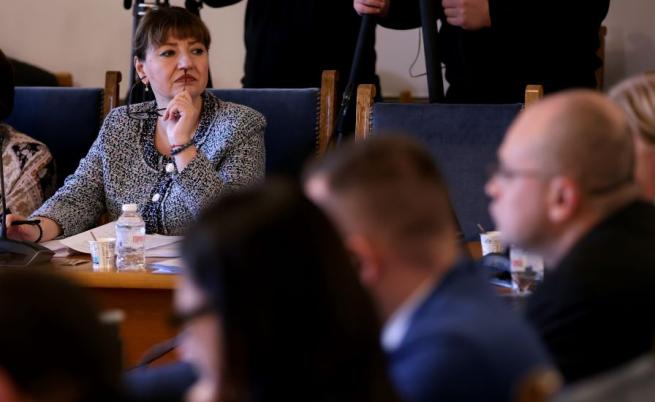 На среднощно заседание: Правната комисия гласува промените в Изборния кодекс на второ четене