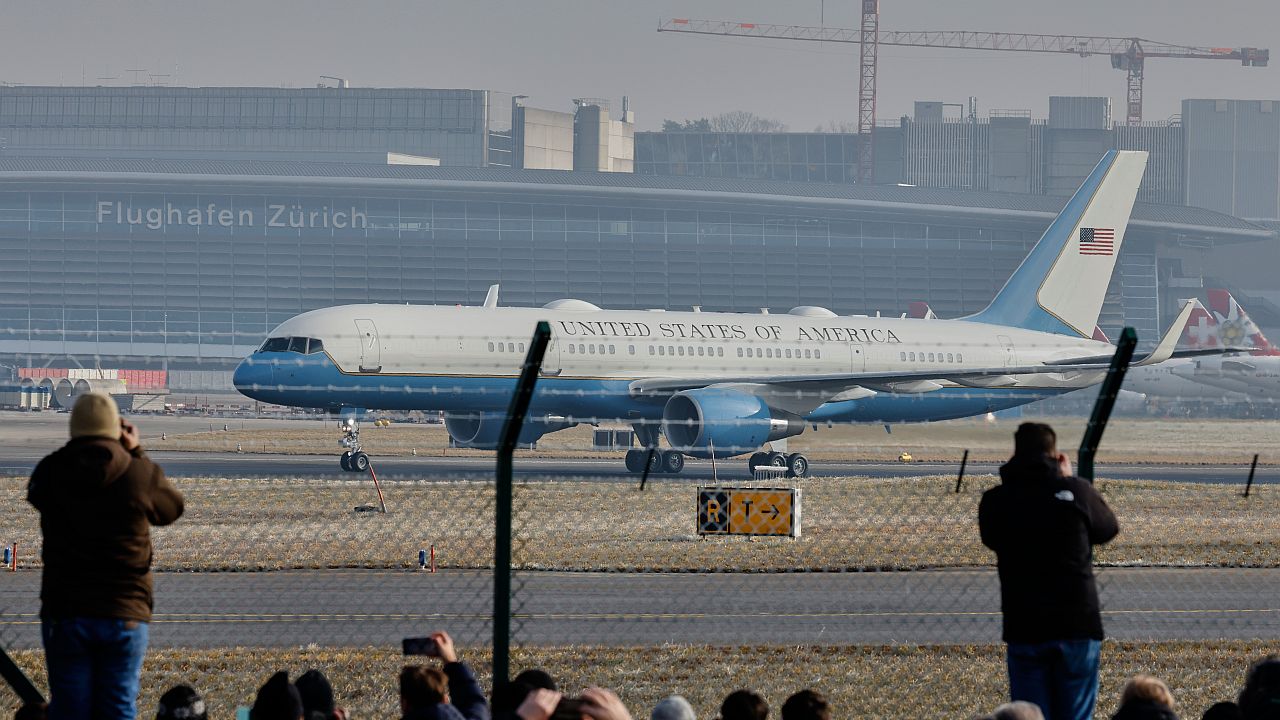 Доналд Тръмп кацна в Швейцария