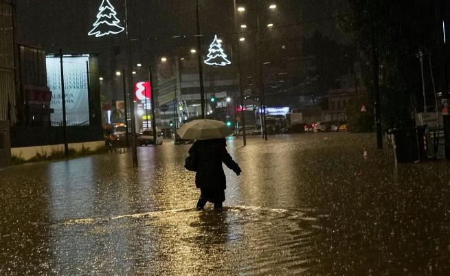 Атина под вода - проливни дъждове взеха две жертви в Гърция