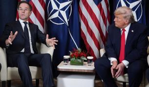 Генералният секретар на НАТО Марк Рюте и президентът на САЩ Доналд Тръмп
