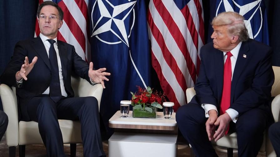 Генералният секретар на НАТО Марк Рюте и президентът на САЩ Доналд Тръмп