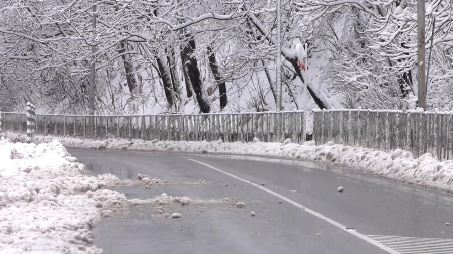 Заваля сняг на проходите Превала и Пампорово