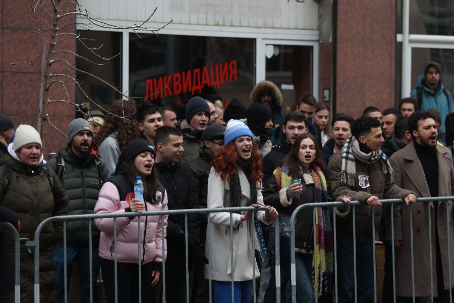 <p>Граждани се събраха на протест пред Висшия съдебен съвет (ВСС) с искане на оставката на изпълняващия функциите главен прокурор Борислав Сарафов.</p>