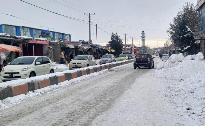 Силни снеговалежи в Афганистан: 61 жертви и стотици ранени за три дни