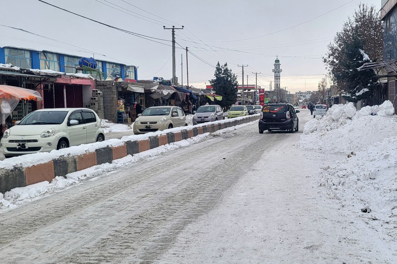 Силни снеговалежи в Афганистан: 61 жертви и стотици ранени за три дни