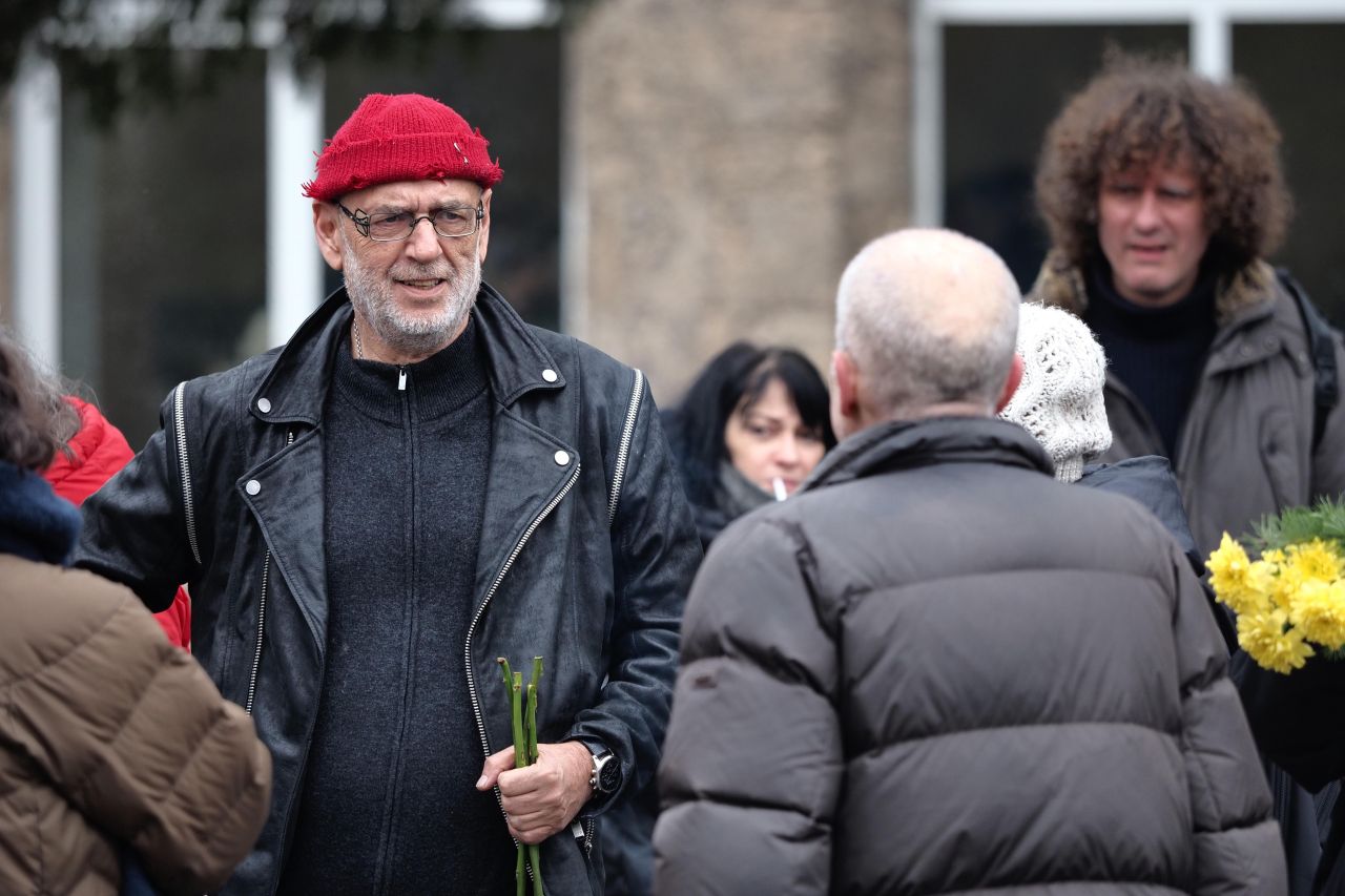 <p>Днес, 24 януари, на Централни софийски гробища в столицата се състоя поклонение пред паметта на поета, писател и сценарист Калин Терзийски.</p>