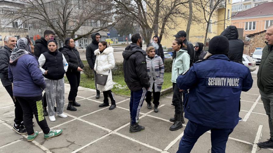 Ромски фамилии се сбиха с тръби пред полицията в Горна Оряховица (ВИДЕО)