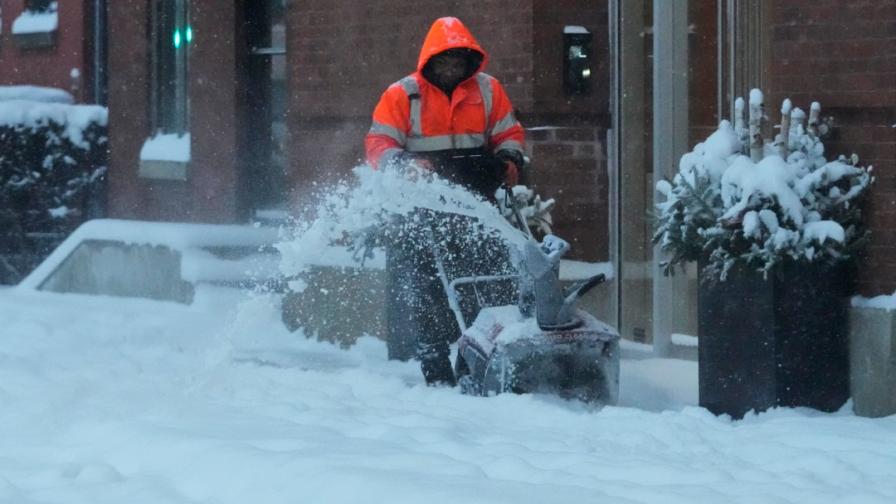 Силна зимна буря предизвика закъснения и отменени полети в САЩ
