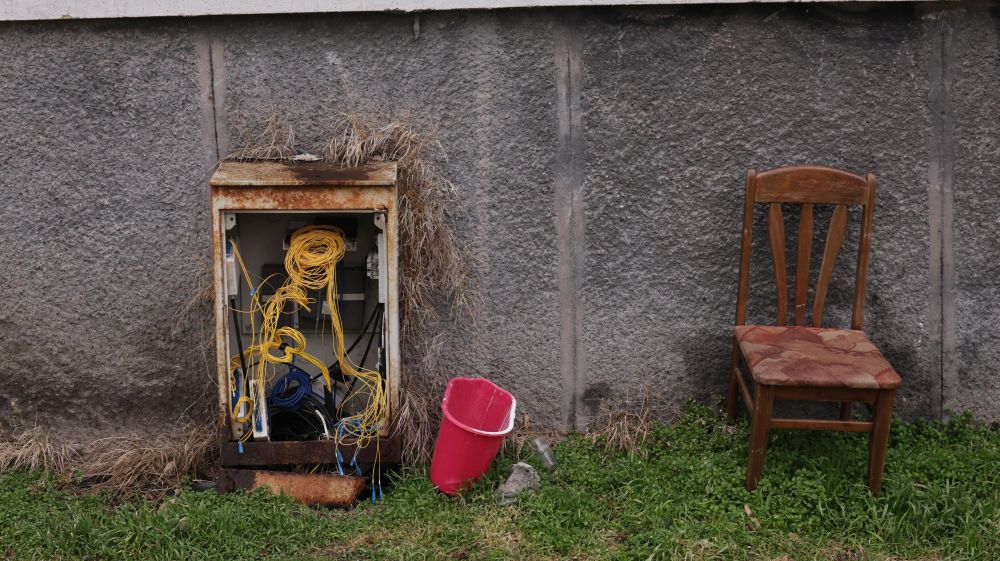 <p>Междублокови пространства в "Дружба 2" са в трагичен вид, няколко месеца след края на ремонт на "Топлофикация София". Това заявиха общински съветници от групата на "Продължаваме Промяната-Демократична България" в Столичния общински съвет Бойко Димитров, Грети Стефанова и Марта Георгиева, които провериха на място възстановителните дейности на разкопана детска площадка след ремонта на топлофикационното дружество.</p>