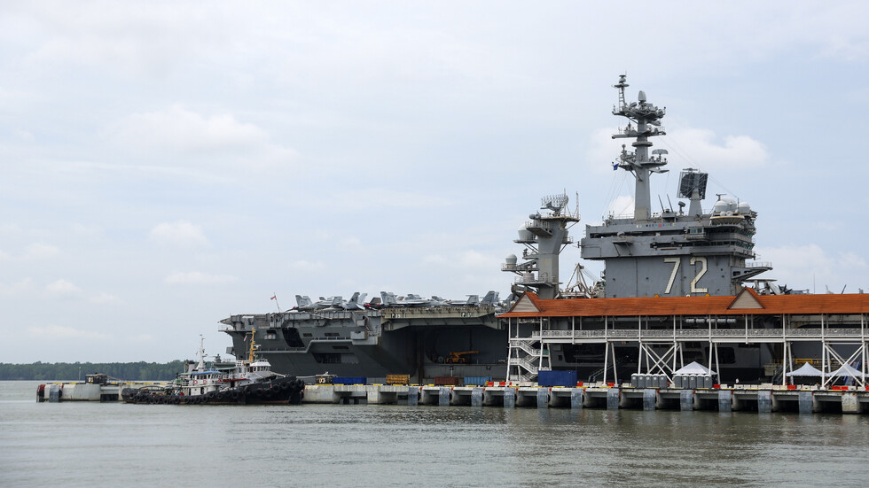 "Иран иска сделка": Американският самолетоносач пристигна в Близкия изток