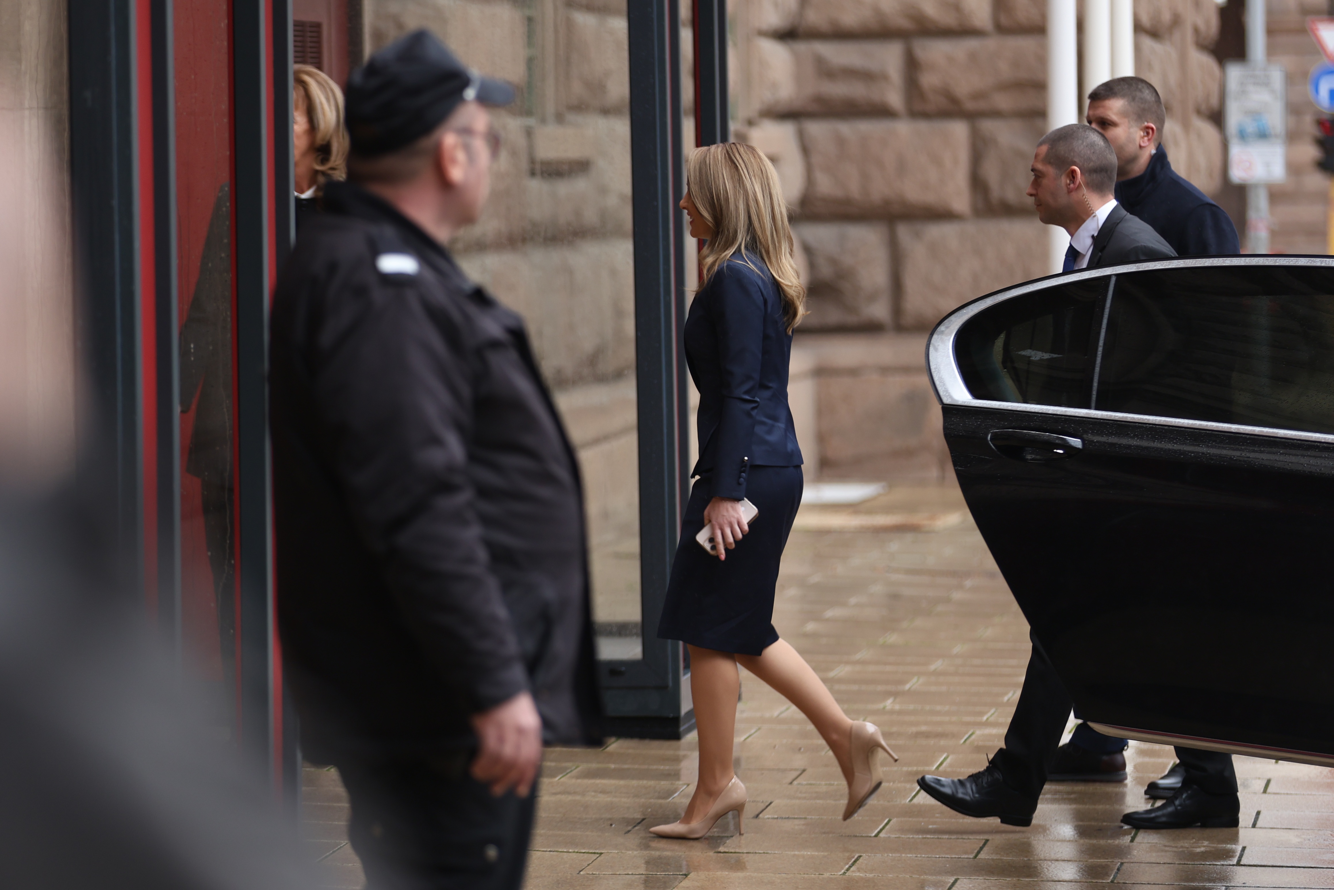 <p>Председателят на 51-вото Народно събрание Рая Назарян пристигна на &bdquo;Дондуков&ldquo; 2 за среща с президента Илияна Йотова в рамките на конституционната процедура по назначаване на служебно правителство. Срещата между двете ще бъде закрита.</p>