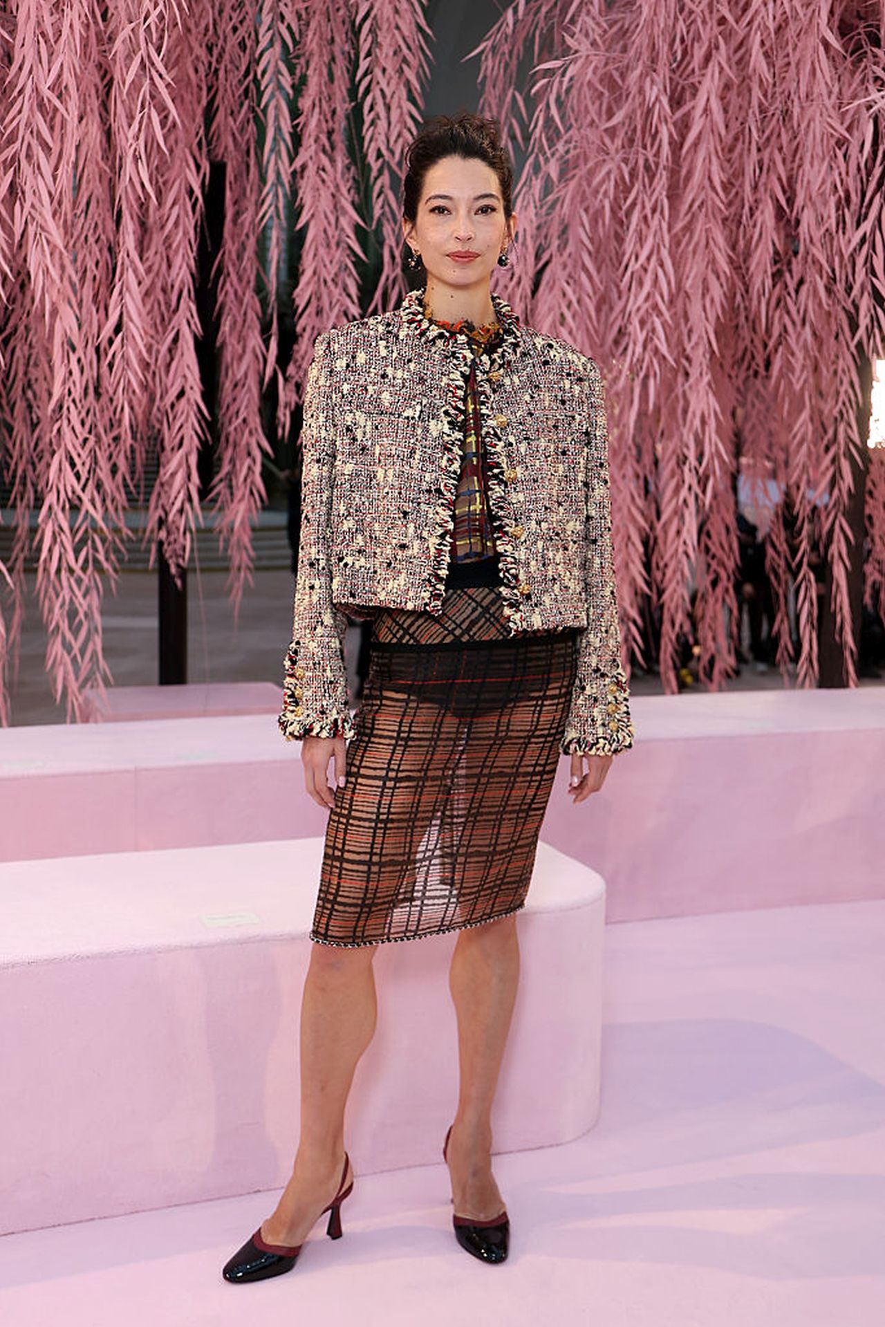 <p>Хана О'Ний</p>

<p>Парижката седмица на модата представи най-новите писъци на котюр облеклото - от ефирни и рокли на подиума до ...модни катастрофи сред звездните гости. Най-известните избраха визии по-подходящи за ходене до магазина, пух, пера, и крещящи комбинации.</p>