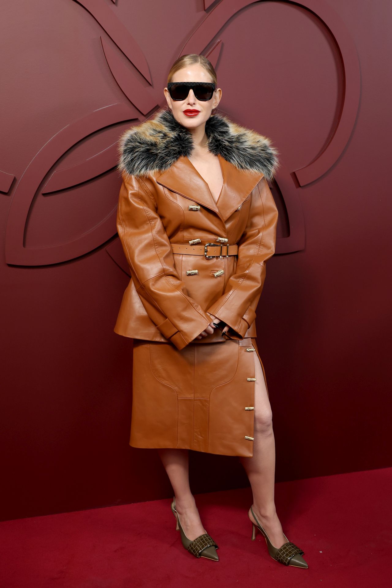 <p>Грейс Кейр<br />
<br />
Парижката седмица на модата представи най-новите писъци на котюр облеклото - от ефирни и рокли на подиума до ...модни катастрофи сред звездните гости. Най-известните избраха визии по-подходящи за ходене до магазина, пух, пера, и крещящи комбинации.</p>