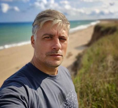 Братът на актьора и фотограф Владимир Карамазов – сладкарят Иван