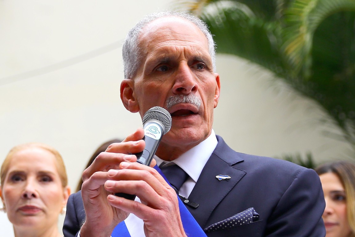 Съюзник на Тръмп положи клетва като президент на Хондурас