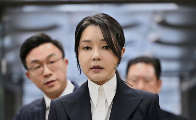 Южнокорейски съд осъди бивша първа дама на затвор