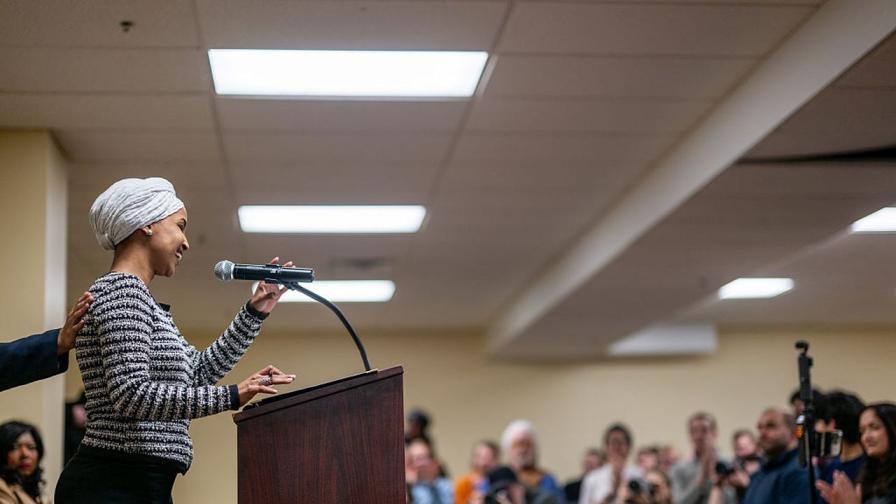 Кой е  Антъни Казмирчак, нападнал конгресменката Илхан Омар със спринцовка