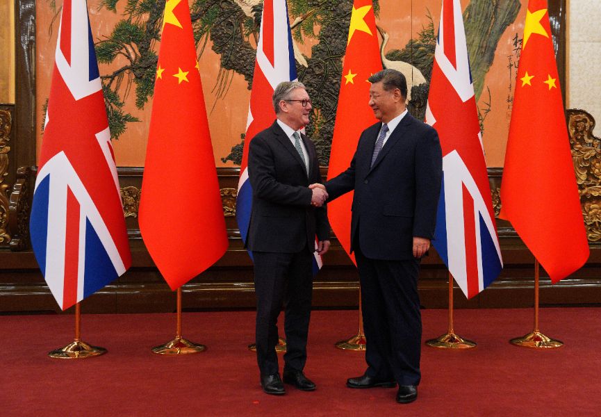 <p>Стармър е на визита в Китай до 31 януари, придружаван от голяма бизнес делегация. Освен китайската столица той ще посети и Шанхай. Това е първо посещение на британски премиер в Пекин от 2018 г. &ndash; за последно пътуване до Китай предприе Тереза Мей.</p>