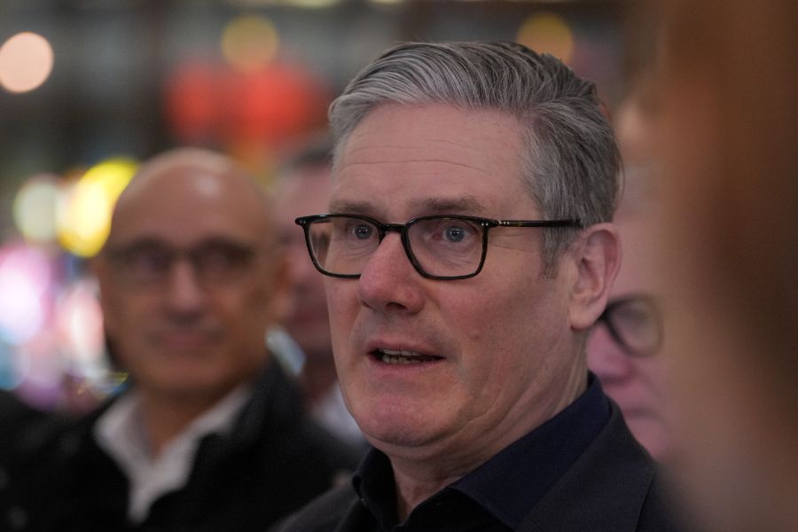 <p>Стармър е на визита в Китай до 31 януари, придружаван от голяма бизнес делегация. Освен китайската столица той ще посети и Шанхай. Това е първо посещение на британски премиер в Пекин от 2018 г. &ndash; за последно пътуване до Китай предприе Тереза Мей.</p>