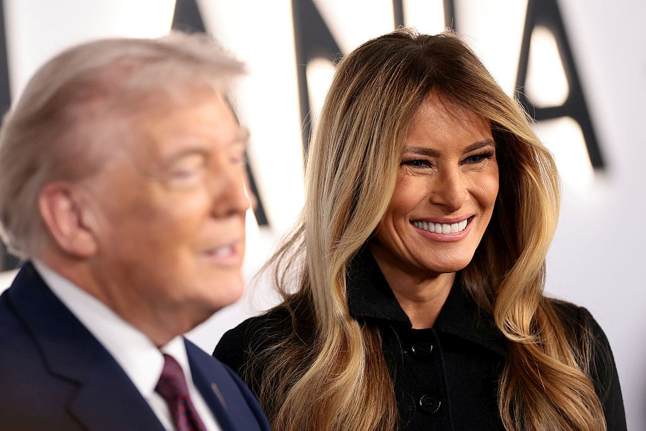 <p>Документалният филм на първата дама на САЩ, Мелания Тръмп, беше прожектиран в Центъра за сценични изкуства "Кенеди" във Вашингтон. Президентът и други ВИП гости подкрепиха Мелания</p>