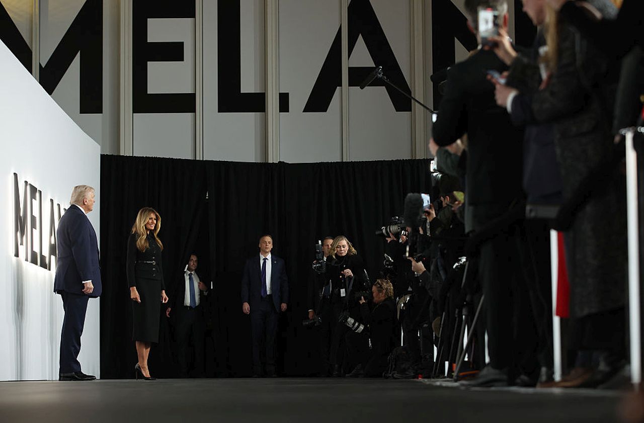 <p>Документалният филм на първата дама на САЩ, Мелания Тръмп, беше прожектиран в Центъра за сценични изкуства "Кенеди" във Вашингтон. Президентът и други ВИП гости подкрепиха Мелания</p>