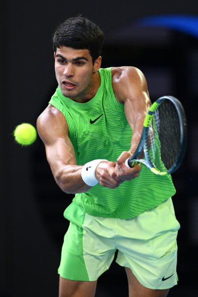 Алкарас Зверев1