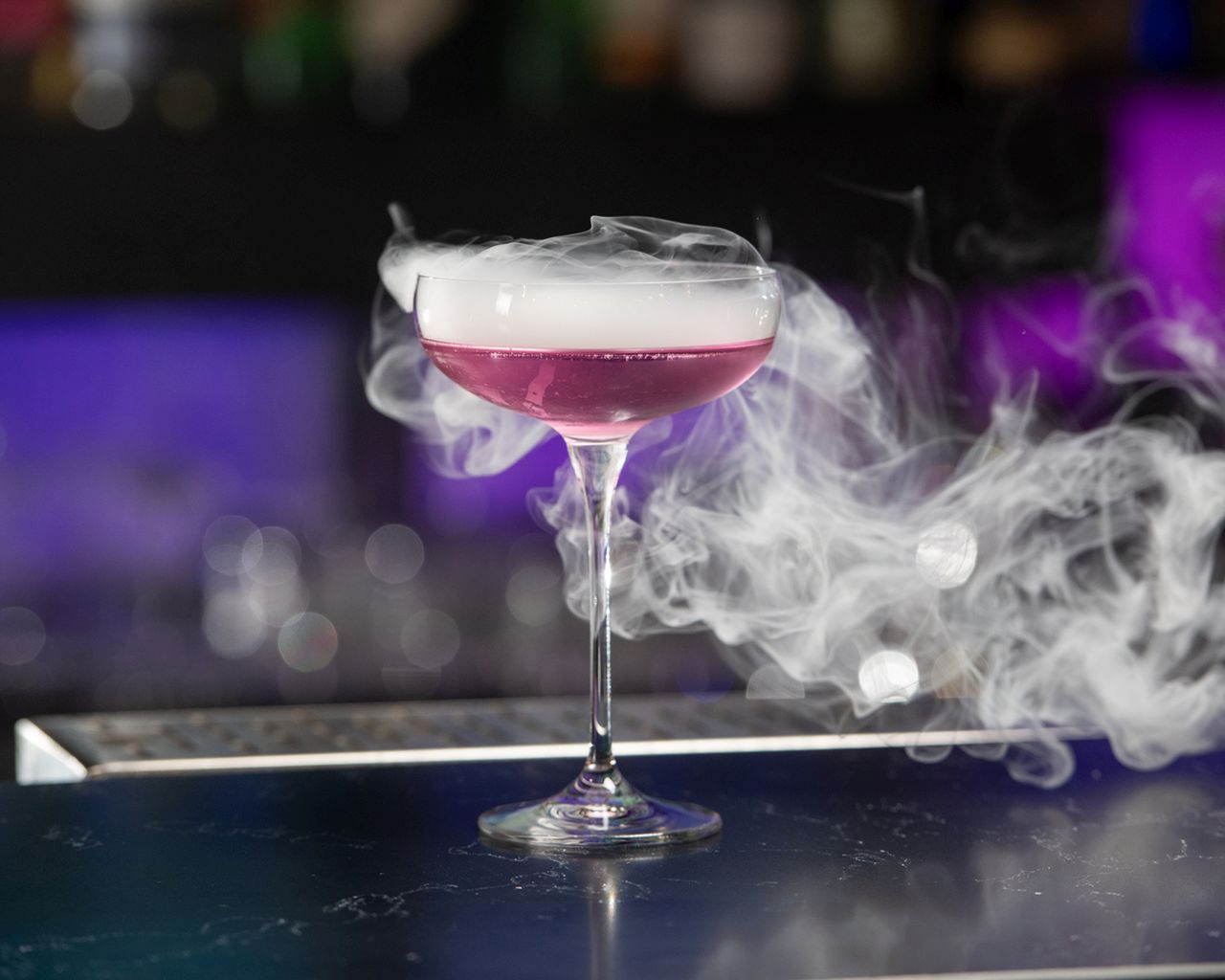 Коктейл с течен азот спука стомаха на мъж