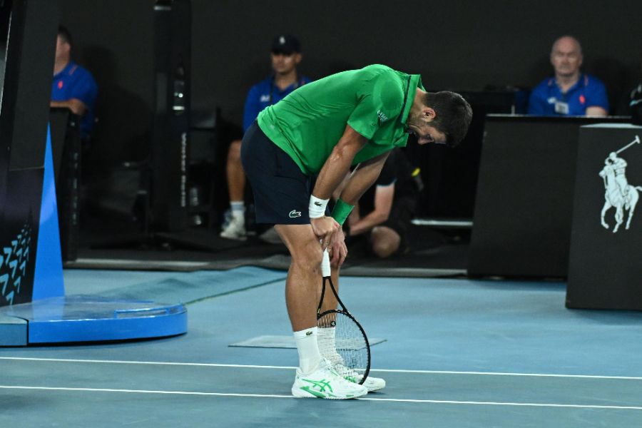 <p>Сръбският ветеран Новак Джокович направи почти немислимото, като обърна световния номер 2 Яник Синер с 3:6, 6:3, 4:6, 6:4, 6:4 за четири часа и 9 минути игра на Откритото първенство на Австралия по тенис.</p>