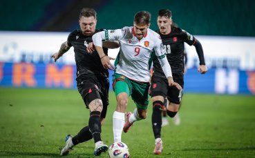 Владимир Николов влезе в края, а Корона посече Легия насред Варшава