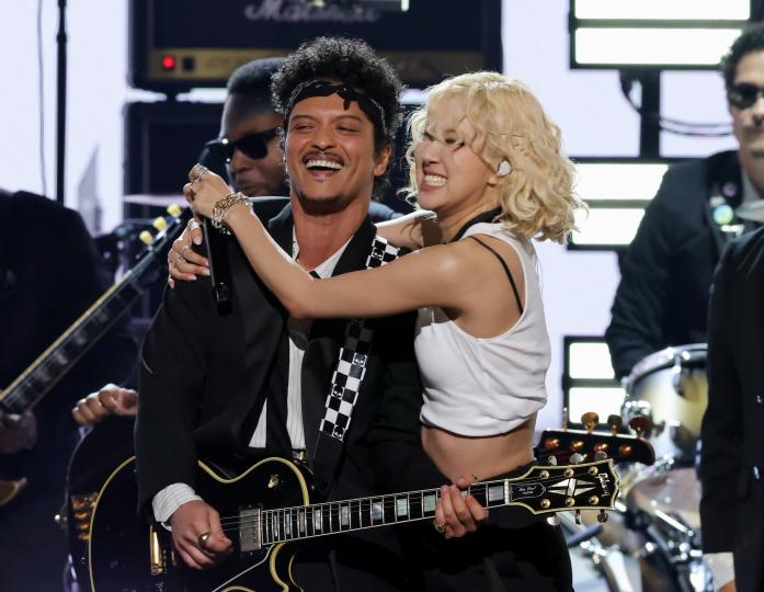 „Грами“ 2026 взривиха Лос Анджелис: Бад Бъни обра големите награди, Кендрик Ламар счупи рекорди (СНИМКИ) - снимка 12