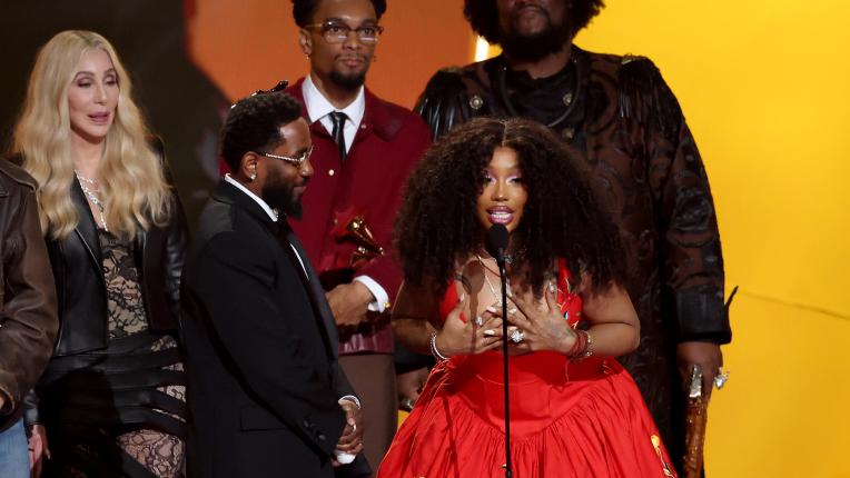 „Грами“ 2026 взривиха Лос Анджелис: Бад Бъни обра големите награди, Кендрик Ламар счупи рекорди (СНИМКИ)