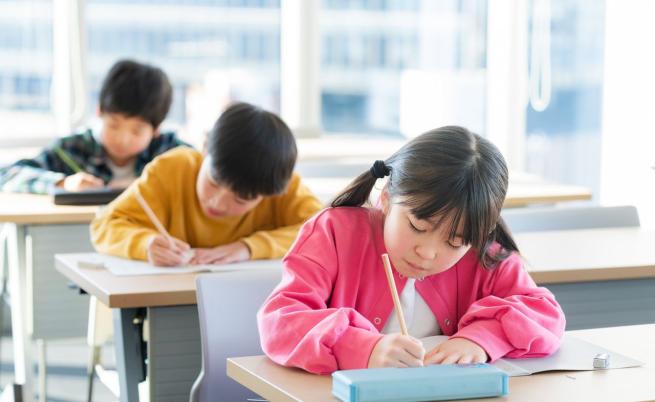 Цена на успеха в Южна Корея: 40 часа седмично учене от детската градина