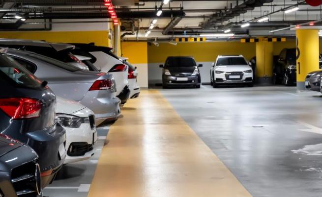 Скок на цените с 800% след промяната на буферните паркинги в София