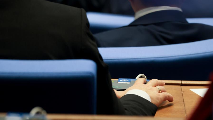 Парламентът ограничи до 20 избирателните секции в страни извън ЕС