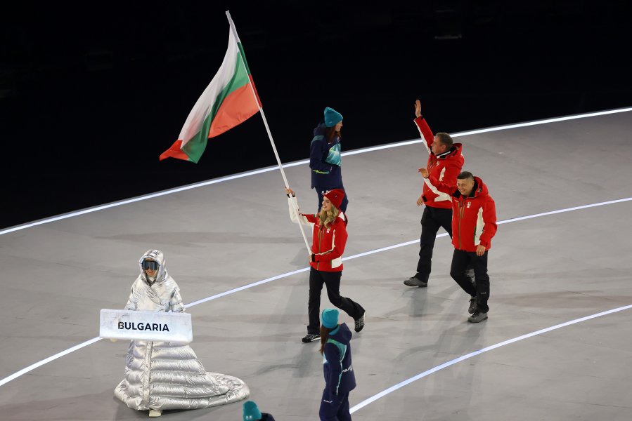 Българската делегация по време на церемонията на откриването на Зимните1