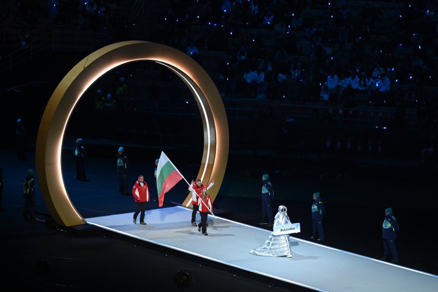 Българската делегация по време на церемонията на откриването на Зимните1