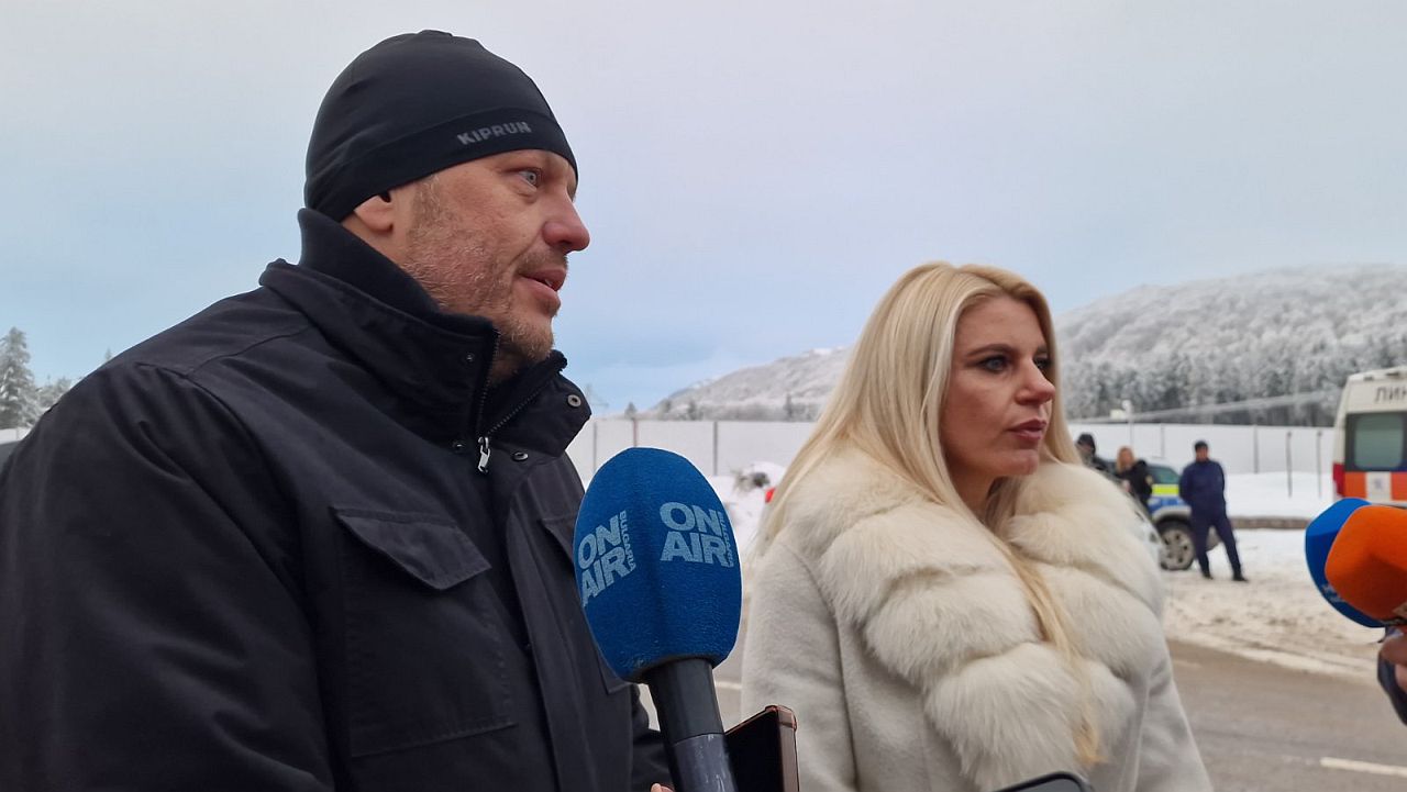 <p>Смъртта на трима мъже разтърси цяла България на 2 февруари. Телата им бяха намерени в хижа край прохода "Петрохан".&nbsp;На снимката: директорът на Областната дирекция на МВР-София ст. комисар Тихомир Ценов (вляво) и окръжния прокурор на София Христина Лулчева (вдясно) дават информация пред медиите по случая.</p>