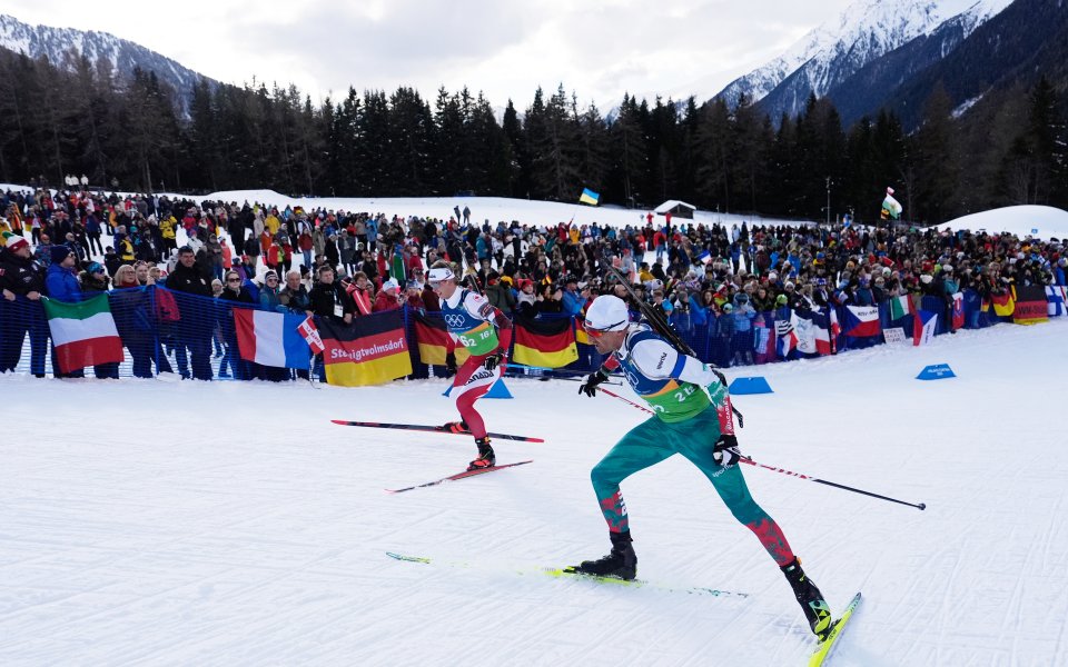 България завърши на 16-о място в смесената щафета по биатлон
