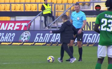 Страхотен жест! Малкият Денис Еминов даде старт на мача Ботев Пд - Берое