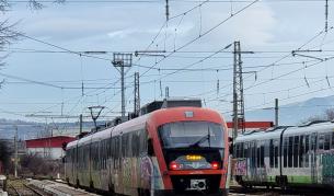 Влак блъсна и уби мъж в Перник